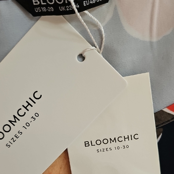 Bloomchic NWT Floral Women's Top - Navy and Orange Size 18/20 - Picture 2 of 6